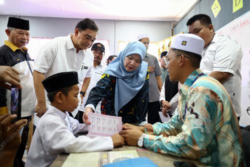 FADHLINA SIDEK