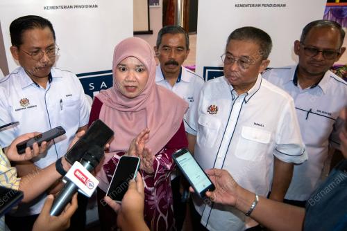 FADHLINA SIDEK