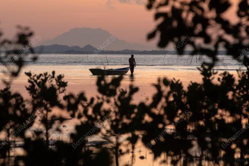 NELAYAN KAMPUNG KERUPANG