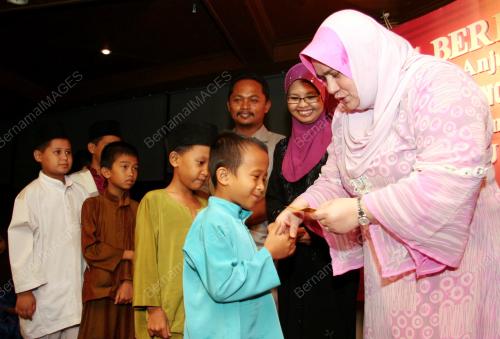 ROSNAH ABDUL RASHID SHIRLIN