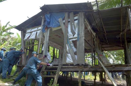 SB02_28102014_ROBOH_RUMAH