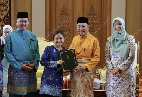 DATUK SERI HAJIJI NOOR