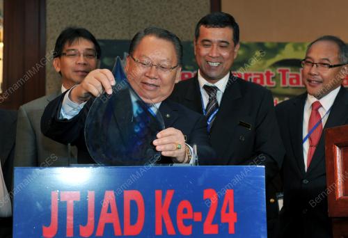 TAN SRI JOSEPH PAIRIN KITINGAN