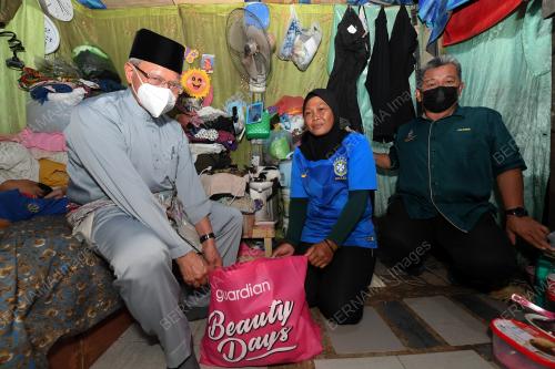 DATUK SERI MUSTAPA MOHAMED