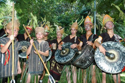 PAMERAN DAN SUKAN TRADISI