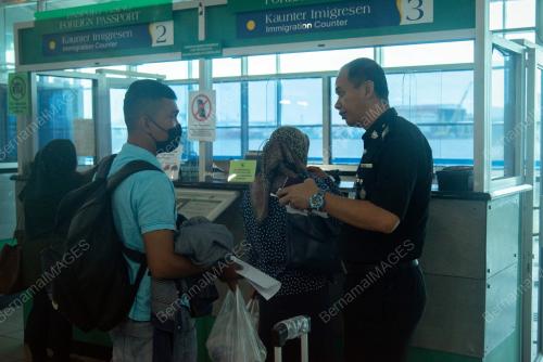 IMIGRESEN TERMINAL BOT LAJU