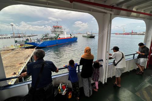 TAMBANG FERI DAN BOT LABUAN