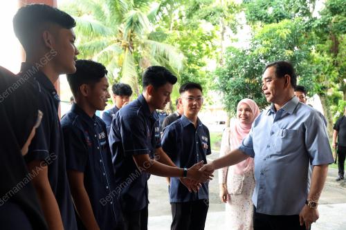 DATUK JAMES RATIB LAWAT DAPUR SISWA
