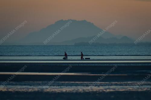 PANTAI TANJUNG ARU NELAYAN LABUAN