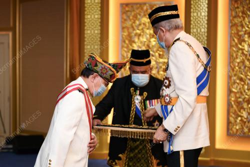 YANG DIPERTUA NEGERI SABAH TUN JUHAR MAHIRUDDIN