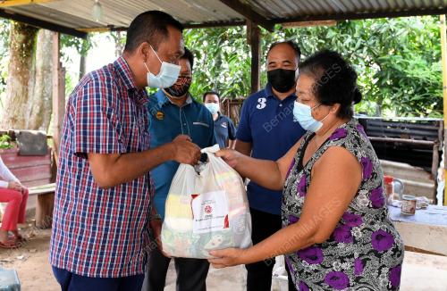 BANTUAN BAKUL MAKANAN PUTATAN
