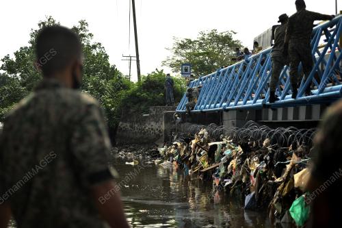 KAWAT DURI DAN SAMPAH PKPD