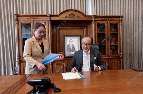 DATUK SERI MASIDI MANJUN