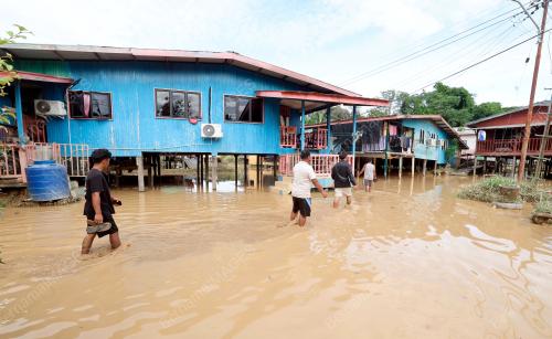 BANJIR DI KAMPUNG RAMPAYAN LAUT