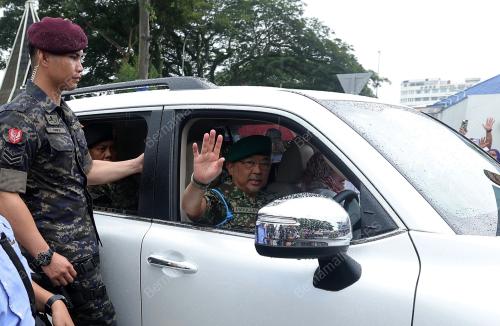 AL-SULTAN ABDULLAH RI'AYATUDDIN AL-MUSTAFA BILLAH SHAH