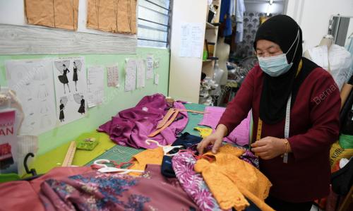 TUKANG JAHIT BAJU RAYA