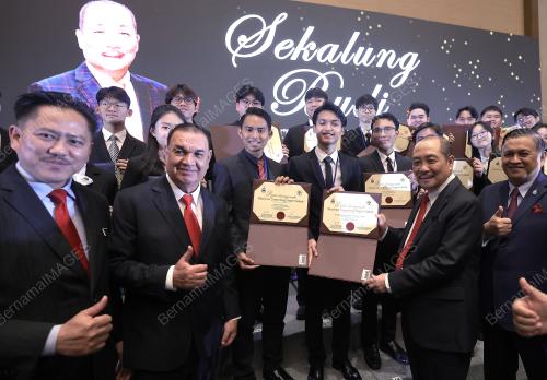DATUK SERI HAJIJI NOOR