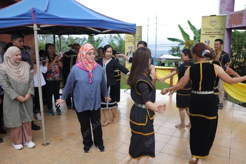 TUNKU AZIZAH AMINAH MAIMUNAH ISKANDARIAH