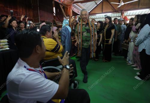 AL-SULTAN ABDULLAH RI'AYATUDDIN AL-MUSTAFA BILLAH SHAH
