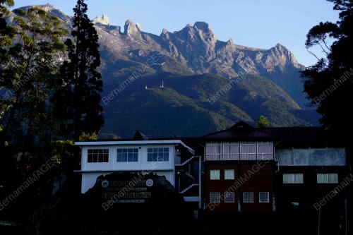 PEMBUKAAN GUNUNG KINABALU