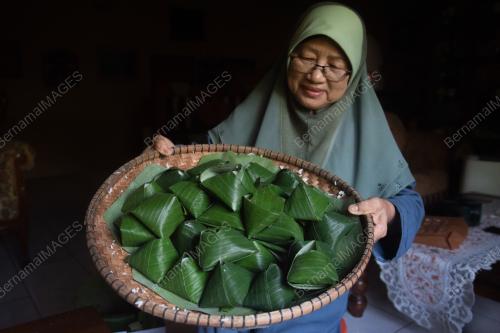 KUIH TRADISI TAPAI