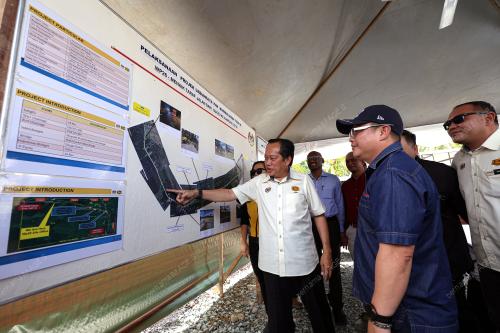 DATUK SERI DR AHMAD MASLAN