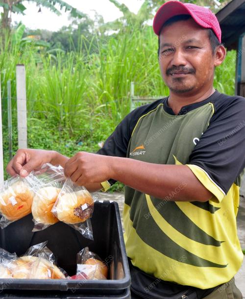SB03_09102019_JUAL_KUIH