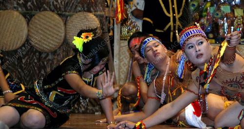 PESTA KAAMATAN
