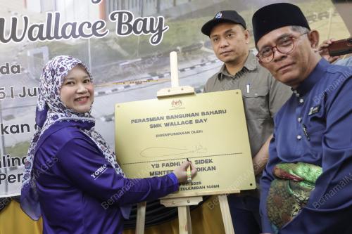 FADHLINA SIDEK