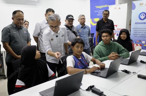 DATUK FAHMI FADZIL