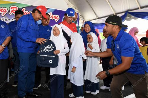 SB03_11012018_BANTUAN_SEKOLAH