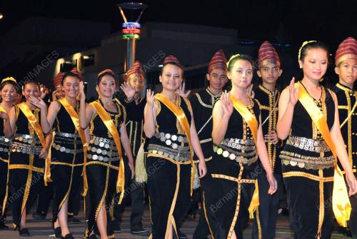 SB03_12022012_FESTIVAL