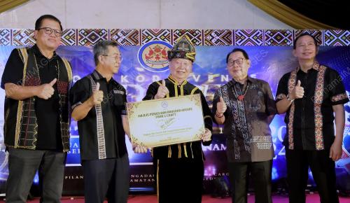 TAN SRI JOSEPH PAIRIN KITINGAN
