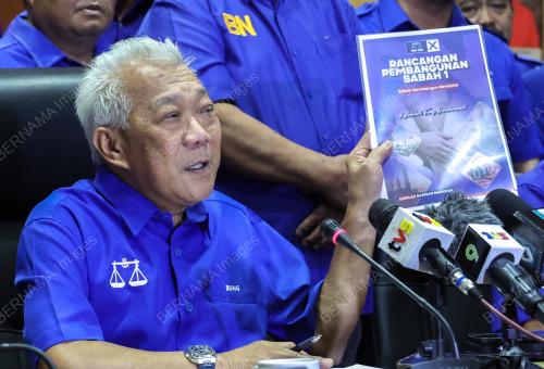 DATUK SERI BUNG MOKTAR RADIN