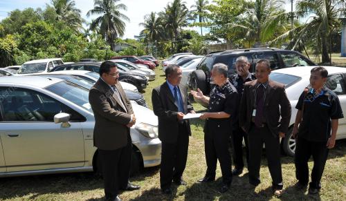 SB03_14052013_KERETA_CURI