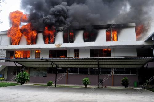 KEBAKARAN SEKOLAH SAS TAMPARULI