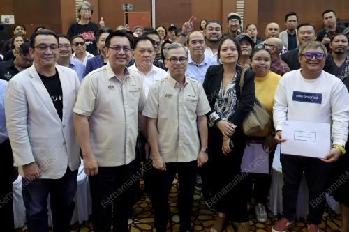 FAHMI FADZIL BERSAMA PENGGIAT SENI KREATIF SABAH
