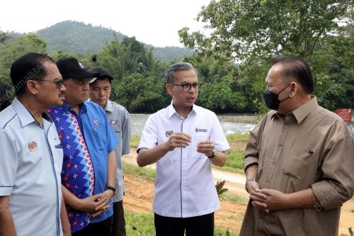 FAHMI FADZIL
