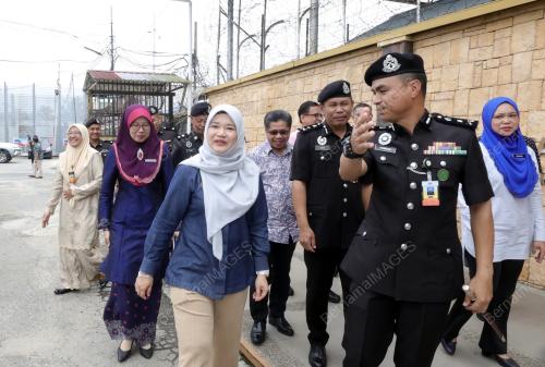 FADHINA SIDEK