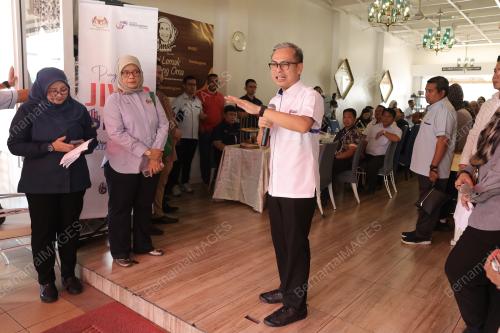 FAHMI FADZIL