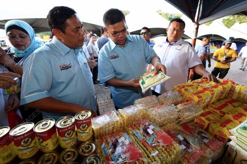 SB03_19042019_KARNIVAL_JUALAN