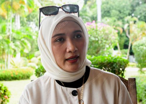 ANDRIANAWATI MUSTAPHA