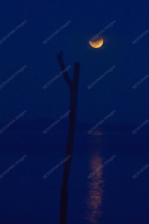GERHANA BULAN SEPARA