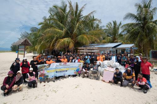 GOTONG ROYONG PERDANA PEMBERSIHAN PANTAI