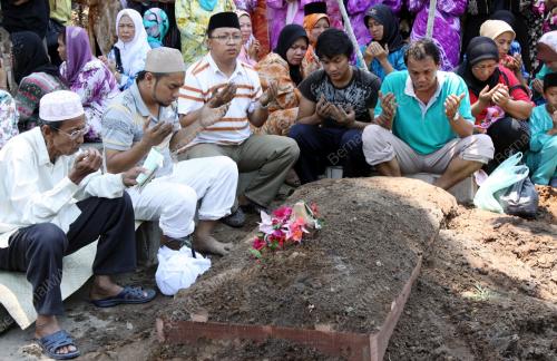UPACARA PENGKEBUMIAN YANIE