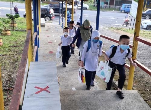 SEKOLAH DIBUKA