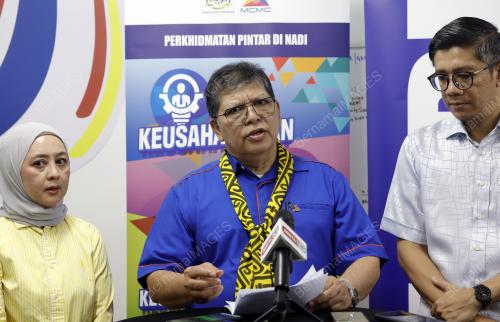 TAN SRI JOHARI ABDUL