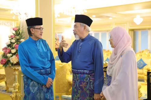 YANG DI PERTUA NEGERI SABAH TUN JUHAR MAHIRUDDIN.