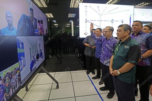 DATUK FAHMI FADZIL LAWAT UMS