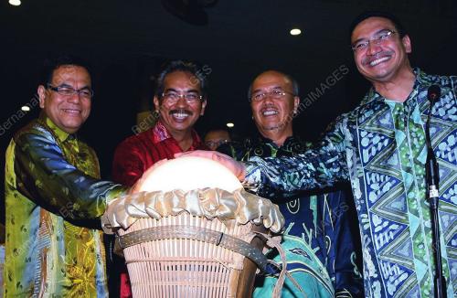 TUN AHMADSHAH ABDULLAH